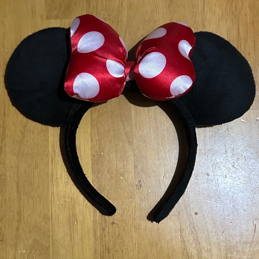 2021 Disney Parks Minnie ears/headband, red/white polka dot bow